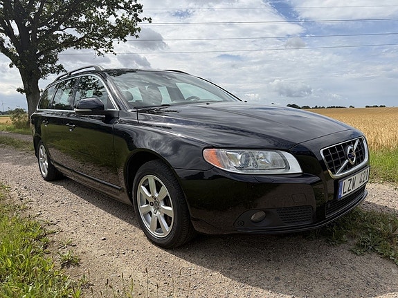 Volvo V70 2 of 12