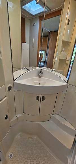 Knaus KNAUS AZ ROYALE 580 UK 11 of 16