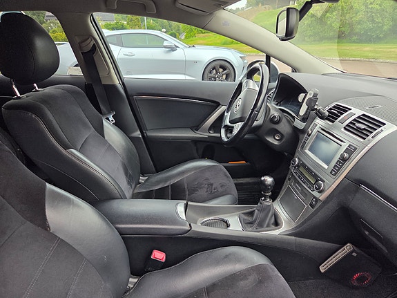 Toyota Avensis 3 of 4