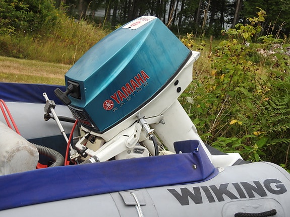 Äldre tysk RIB/gummibåt med ratt och 25hk Yamaha utombordare 2 of 5