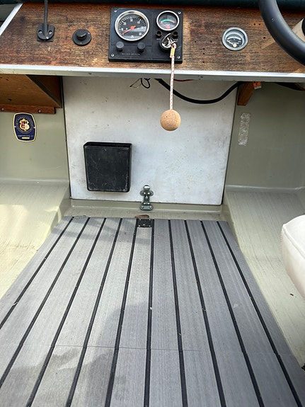 Coronet17 runabout 3 of 7