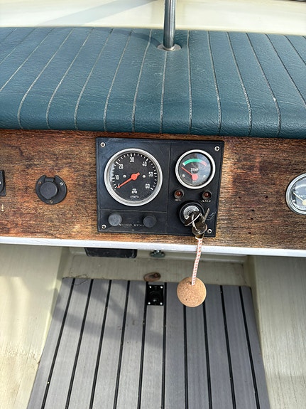 Coronet17 runabout 4 of 7