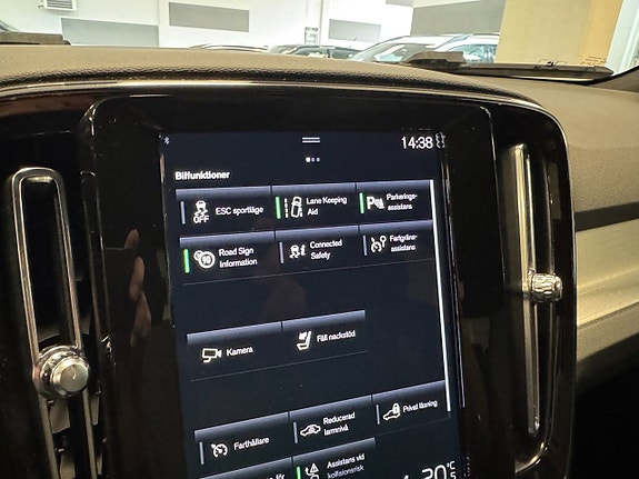 Volvo XC40 11 of 19