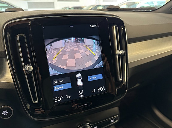 Volvo XC40 8 of 19