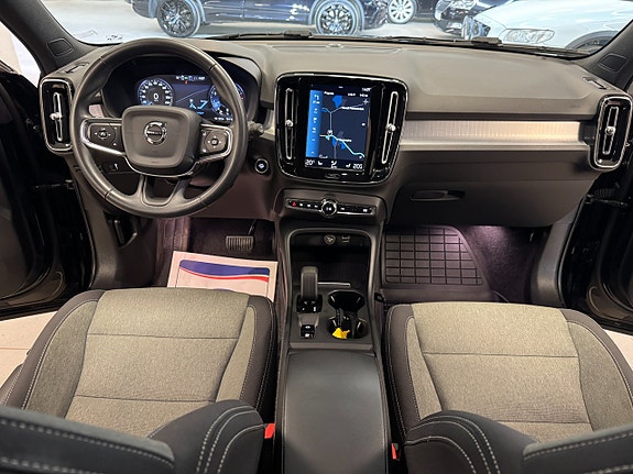 Volvo XC40 6 of 19