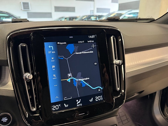 Volvo XC40 15 of 19
