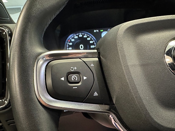 Volvo XC40 14 of 19