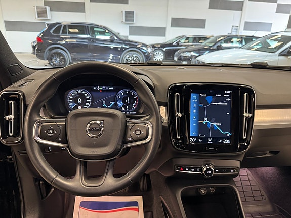 Volvo XC40 7 of 19