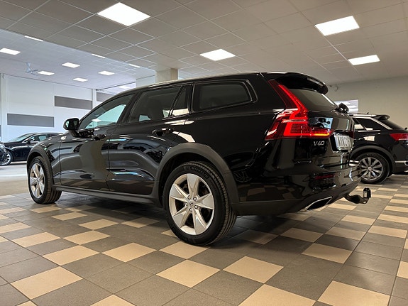 Volvo V60 Cross Country 4 of 19