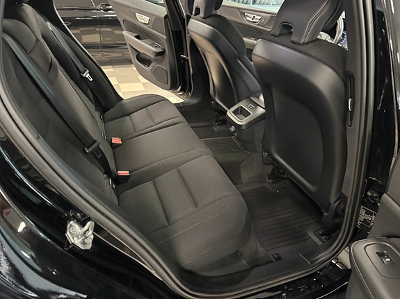 Volvo V60 Cross Country 16 of 19