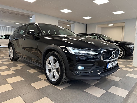 Volvo V60 Cross Country 3 of 19
