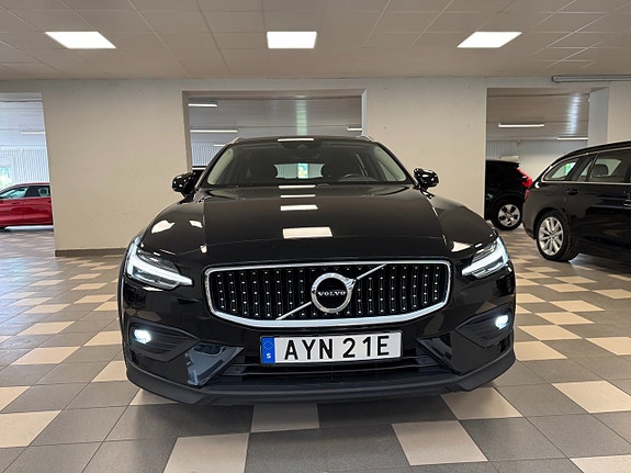 Volvo V60 Cross Country 2 of 19