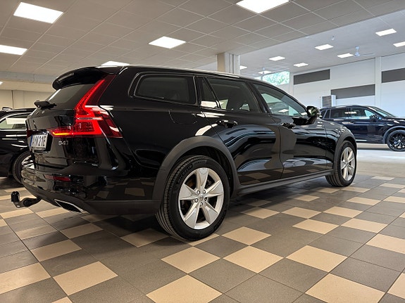 Volvo V60 Cross Country 5 of 19