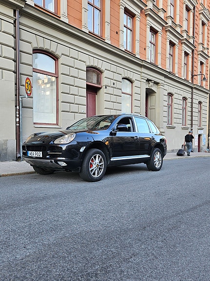 Porsche Cayenne 10 of 10
