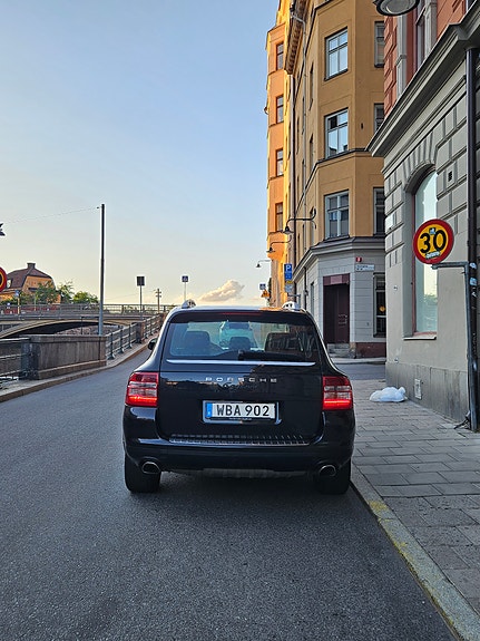Porsche Cayenne 5 of 10