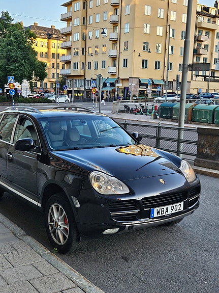 Porsche Cayenne 9 of 10
