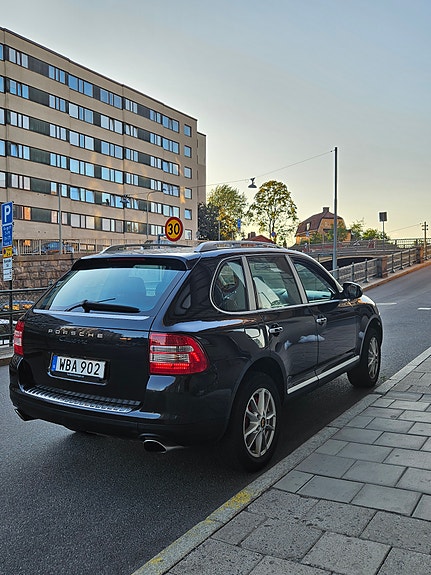 Porsche Cayenne 6 of 10