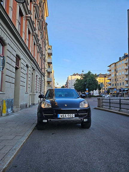 Porsche Cayenne 7 of 10