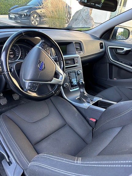 Volvo V60 2 of 2