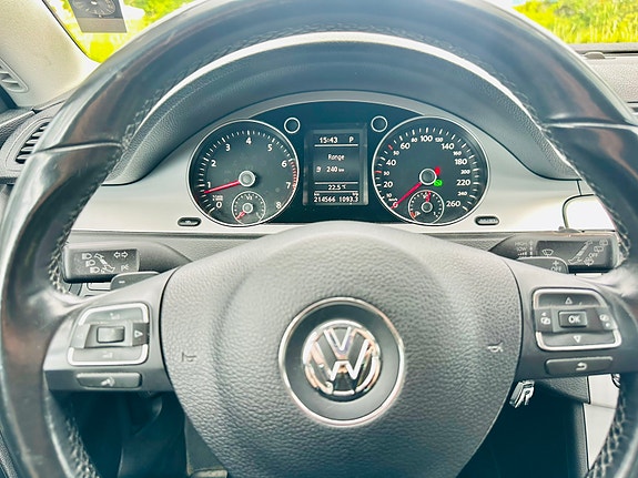 Volkswagen Passat 19 of 22