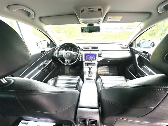 Volkswagen Passat 4 of 22