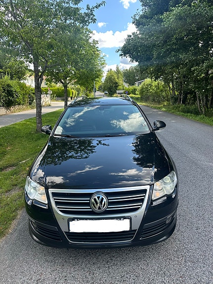Volkswagen Passat 2 of 22