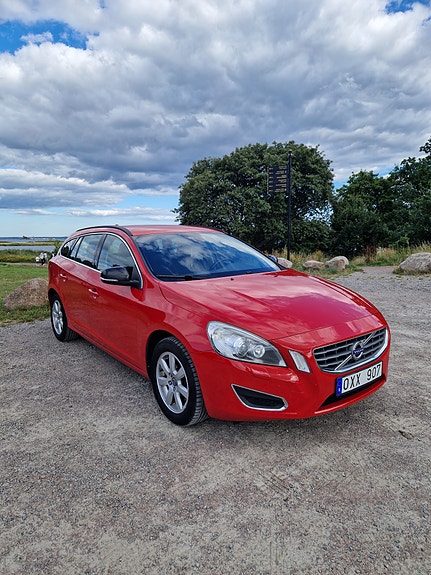 Volvo V60 2 of 24