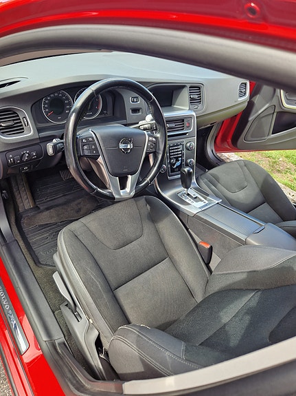 Volvo V60 13 of 24