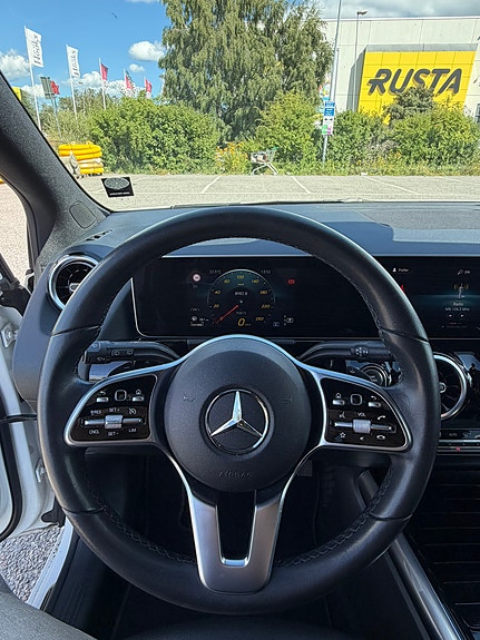 Mercedes-Benz B180 5 of 7