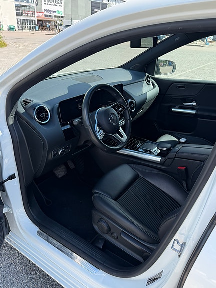 Mercedes-Benz B180 4 of 7