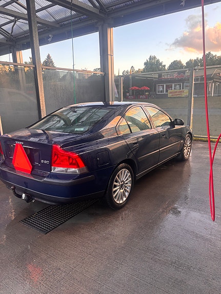 Volvo S60 2 of 6