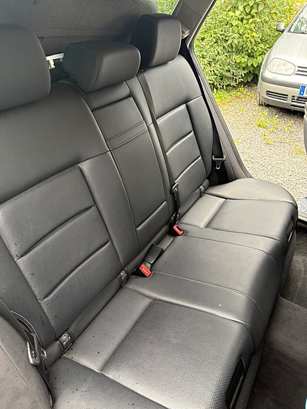 Mercedes-Benz E220 5 of 5