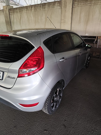 Ford Fiesta 4 of 9