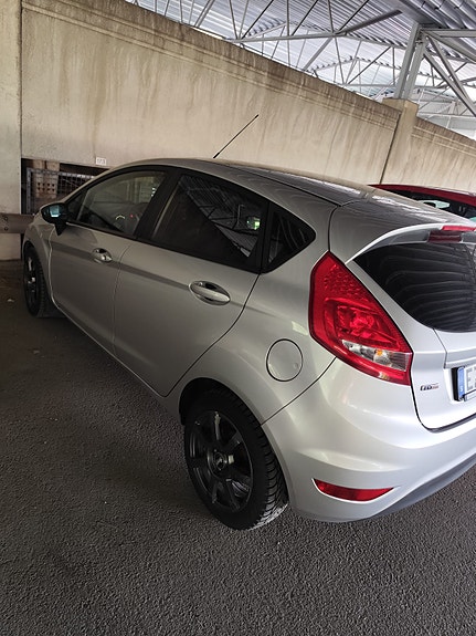 Ford Fiesta 2 of 9