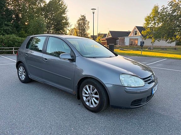 Volkswagen Golf V 2 of 5
