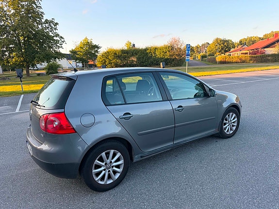 Volkswagen Golf V 4 of 5