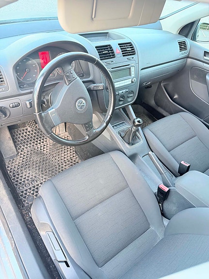 Volkswagen Golf V 5 of 5