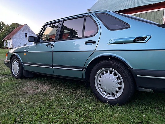 Saab 900 16 of 22