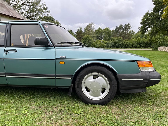 Saab 900 2 of 22