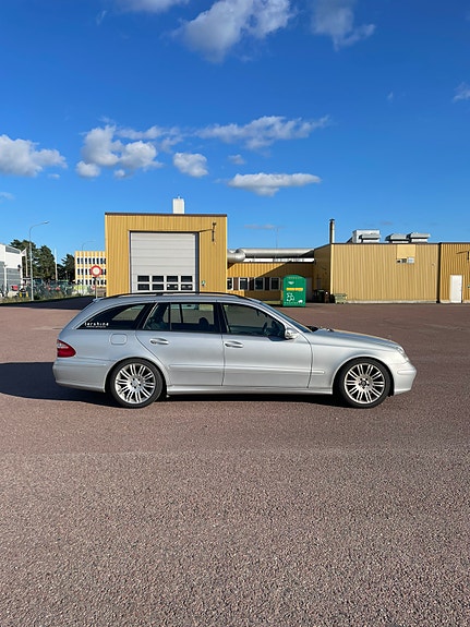 Mercedes-Benz E200 3 of 9