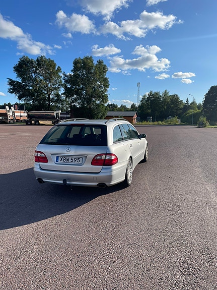 Mercedes-Benz E200 4 of 9
