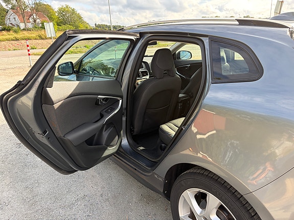 Volvo V40 Cross Country 17 of 25