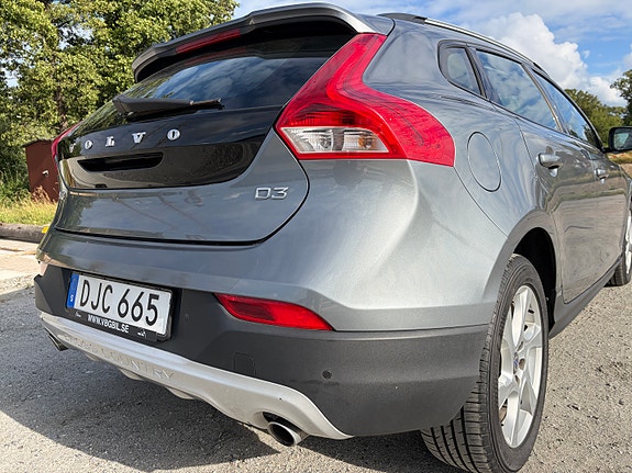 Volvo V40 Cross Country 11 of 25