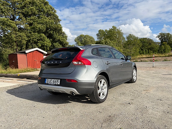 Volvo V40 Cross Country 3 of 25