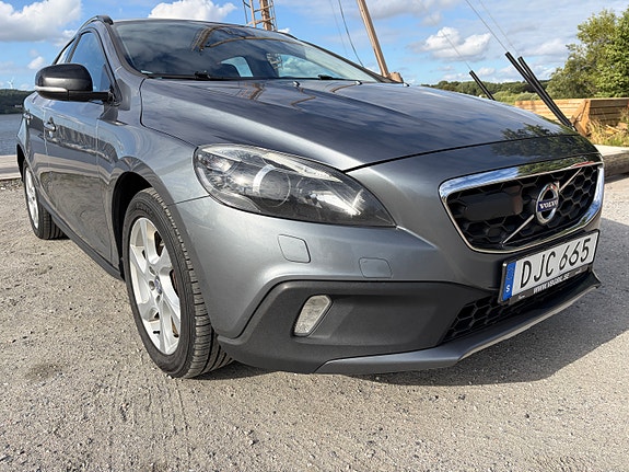Volvo V40 Cross Country 9 of 25