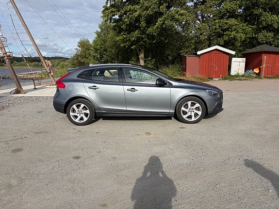 Volvo V40 Cross Country 2 of 25