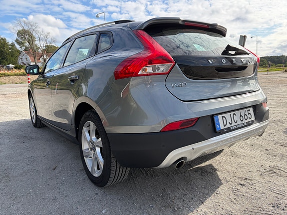Volvo V40 Cross Country 13 of 25