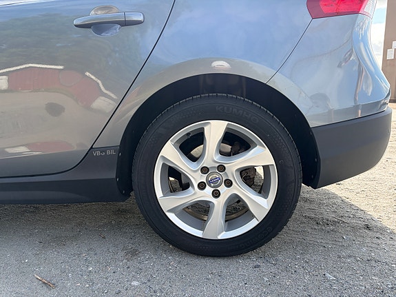 Volvo V40 Cross Country 14 of 25
