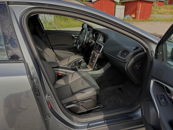 Volvo V40 Cross Country 18 of 25