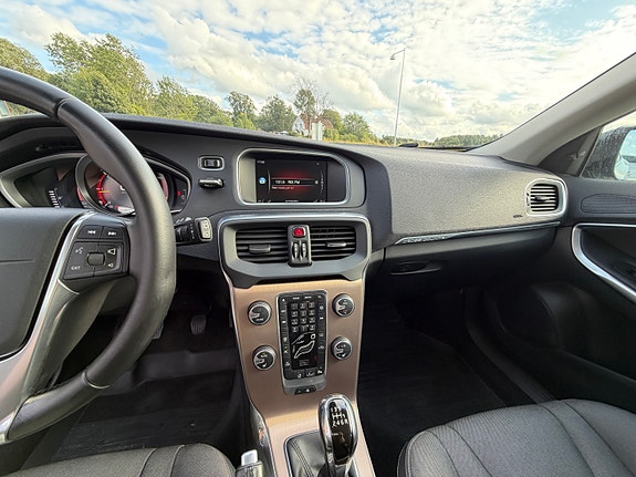 Volvo V40 Cross Country 23 of 25